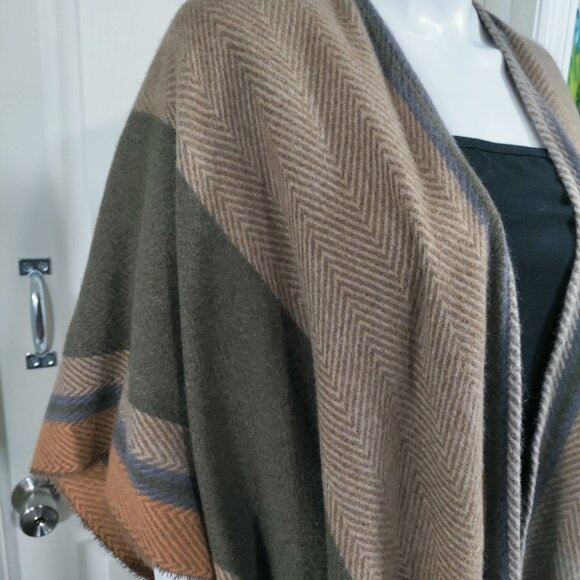 Vince Camuto Boho Brown & Olive Herringbone Striped W/ Fringe Open Front Poncho - Picture 6 of 14